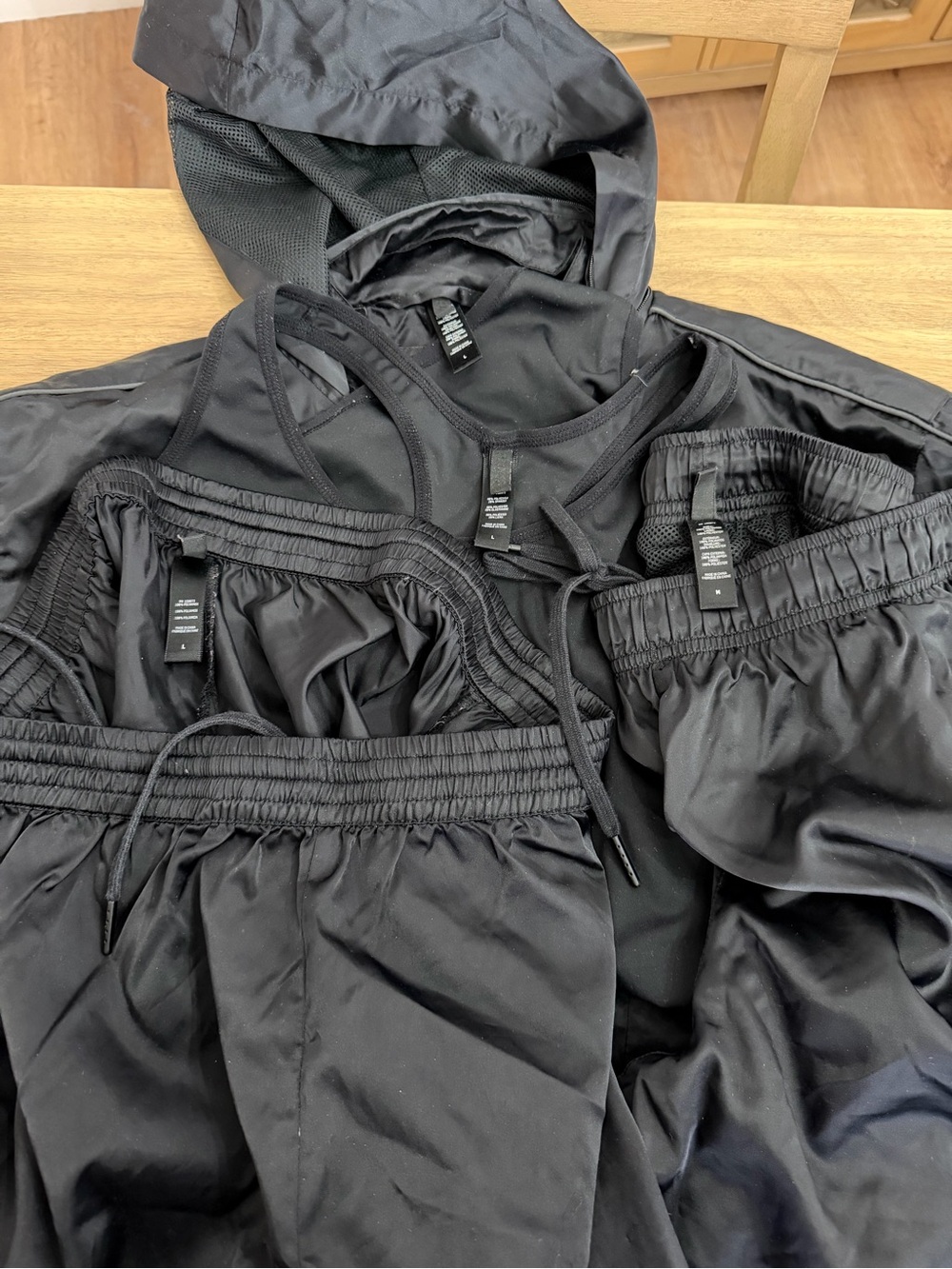 SKIMS black utility sport set - Picture 2 of 6